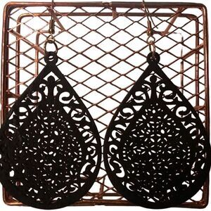 💕5️⃣for20 Black large wood teardrop cutout earrings .
